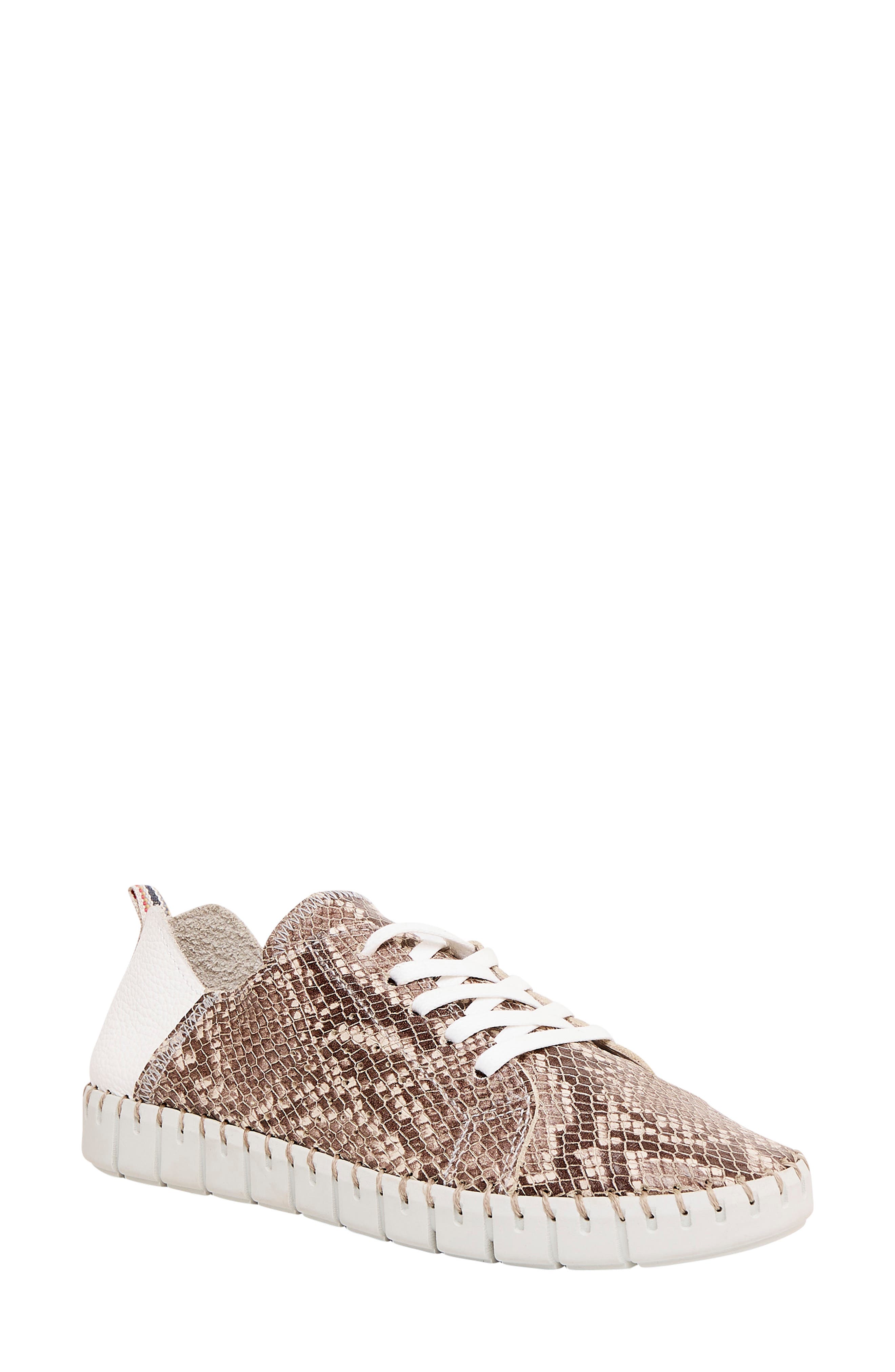 Andre Assous Womens Shawn Fashion Sneaker 